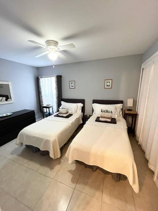 Debbie'S 3-Bedroom Apartment In A Duplex เคปคอรัล ภายนอก รูปภาพ