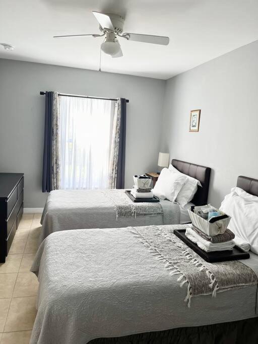 Debbie'S 3-Bedroom Apartment In A Duplex เคปคอรัล ภายนอก รูปภาพ