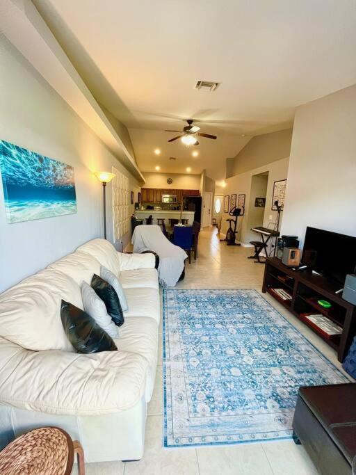 Debbie'S 3-Bedroom Apartment In A Duplex เคปคอรัล ภายนอก รูปภาพ