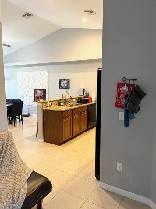 Debbie'S 3-Bedroom Apartment In A Duplex เคปคอรัล ภายนอก รูปภาพ